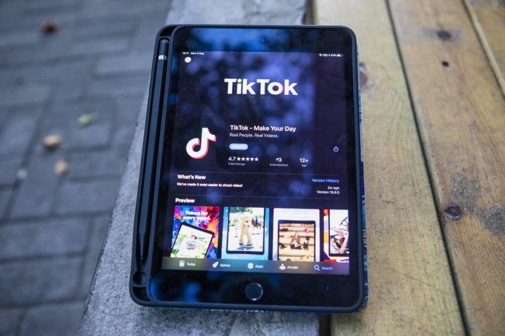 FCC Google Apple Tiktok