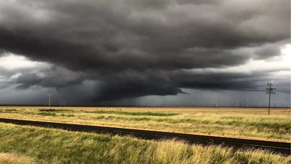 Tornado warning vs watch